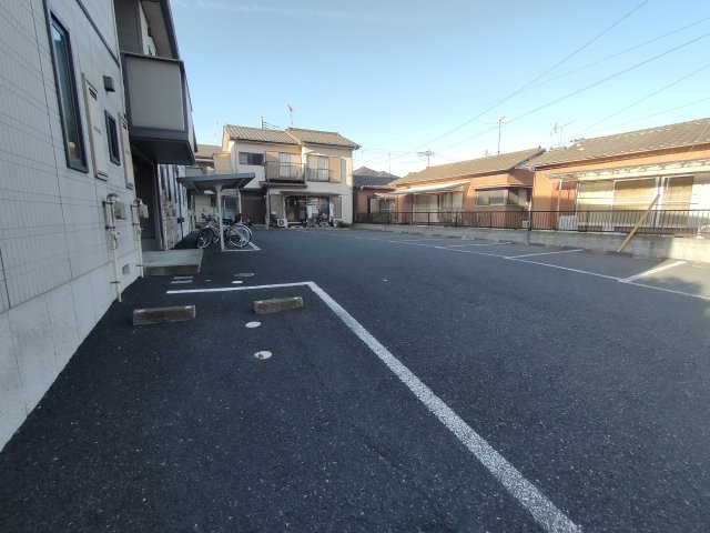 フローラルiの駐車場