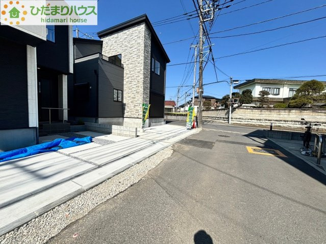 蓮田市東　7期　新築一戸建て　ケイアイスタイル　02の前面道路含む現地写真