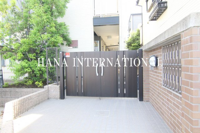 レオパレス新浜のエントランス