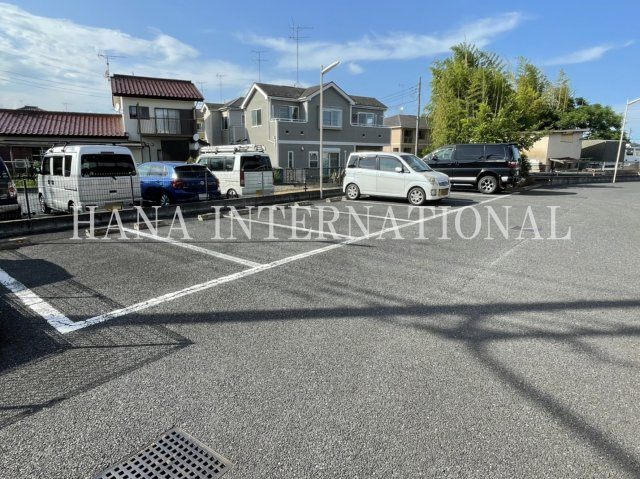レオパレスセノーテの駐車場