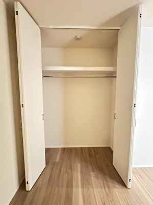【収納】 | Eisvogel/アイスフォーゲル | 洋室5帖のお部屋にあるクローゼットです♪洋室のお部屋それぞれにクローゼットがあると便利ですね！