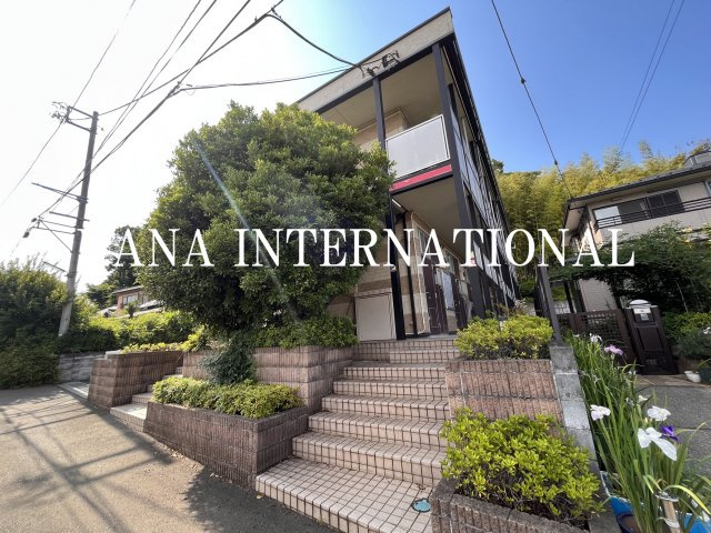 レオパレスカルム石川のエントランス