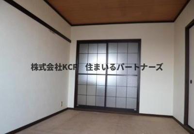 【居間・リビング】 | コーポフロイデ | こちらのリビングで趣味の時間をお楽しみください