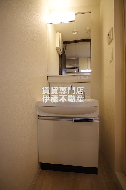 ディアレイシャス浅間町の独立洗面台