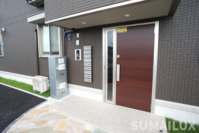 熊本市東区長嶺東４丁目のアパートのエントランス