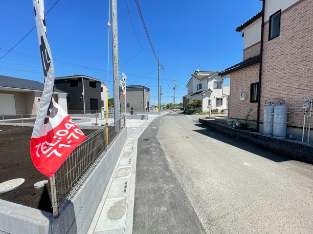 上里町金久保第2（全4棟）1号棟の前面道路含む現地写真|前面道路含む現地写真です