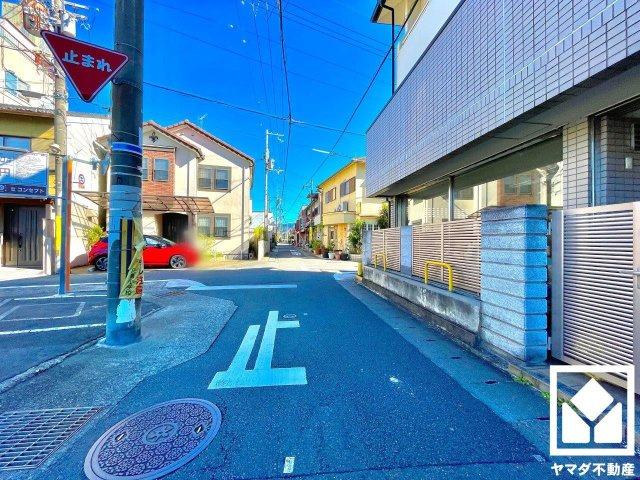 伏見区向島善阿弥町　中古戸建の前面道路含む現地写真