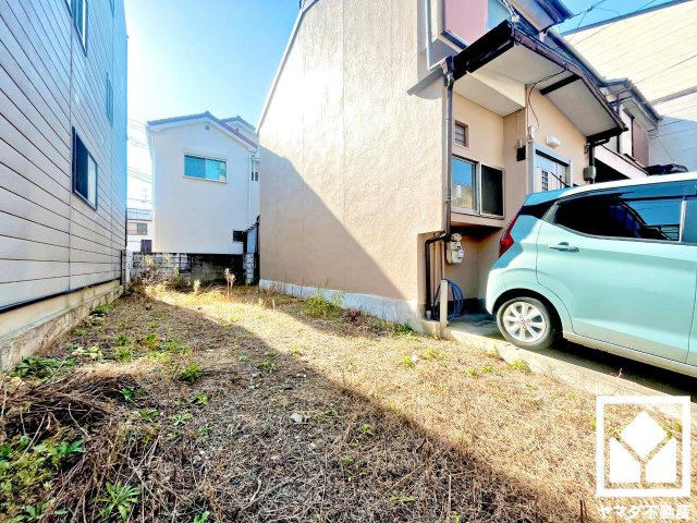 伏見区羽束師菱川町　新築戸建の外観|平担地なので傾斜が少なく、自転車やベビーカーでの移動も楽ちんです。