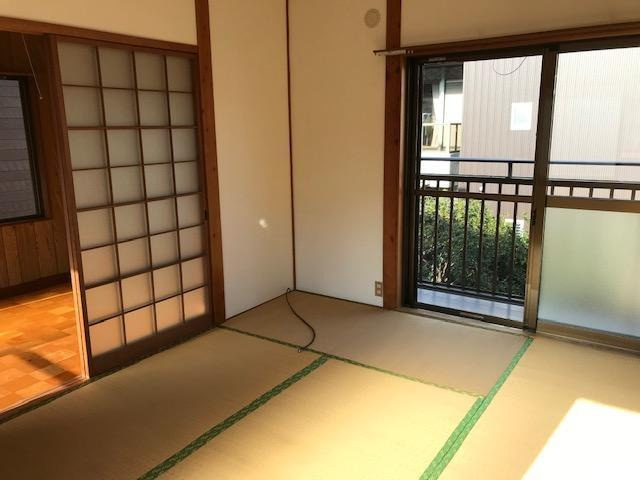 武田棟割の居間・リビング|物件の画像3