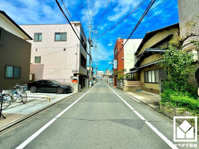 伏見区深草寺内町　中古戸建(住宅兼事務所)の前面道路含む現地写真