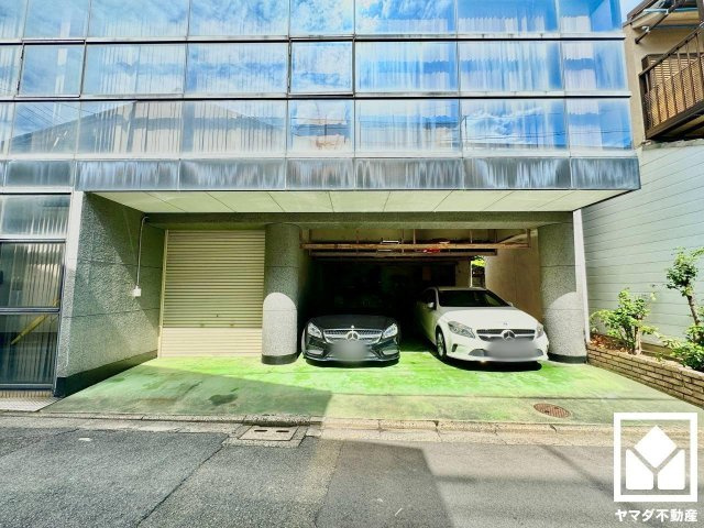 伏見区深草寺内町　中古戸建(住宅兼事務所)の駐車場