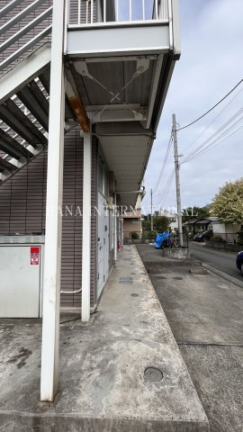 レオパレス砂川３番館のエントランス