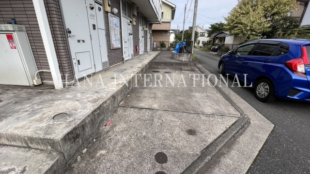 レオパレス砂川３番館の駐車場