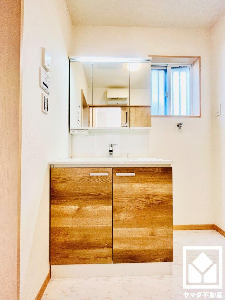 伏見区桃山南大島町　戸建住宅の独立洗面台