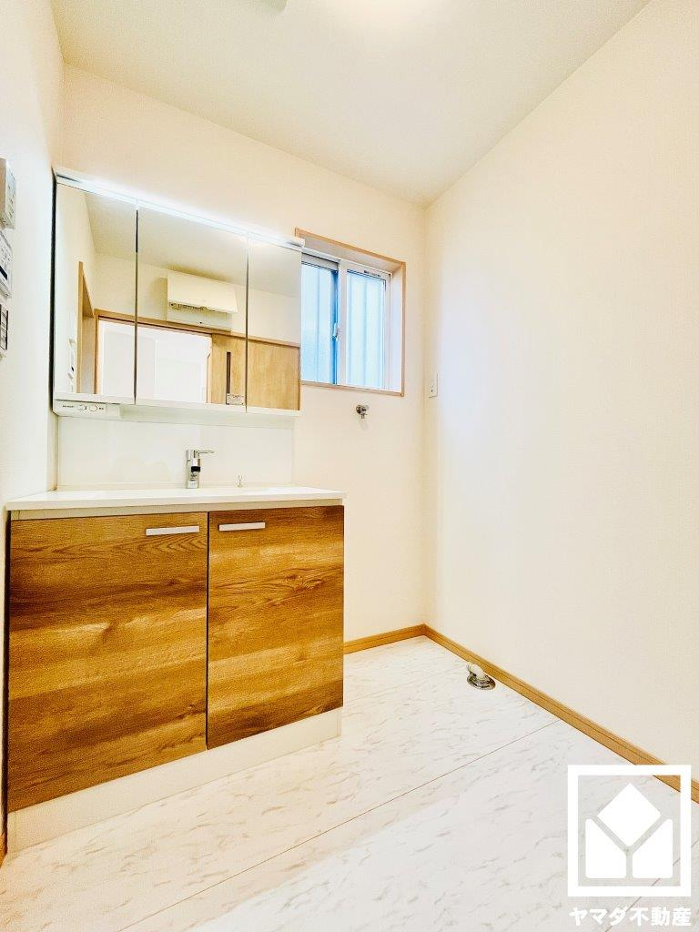 伏見区桃山南大島町　戸建住宅の洗面所