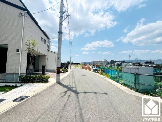 伏見区羽束師古川町　24号地の前面道路含む現地写真