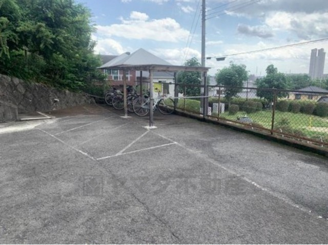 くずはパークハイツの駐車場|駐輪場があるので、移動の幅が広がります。