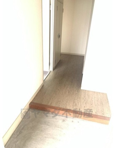 くずはパークハイツ　中古マンションの玄関|シューズボックスを置いてもゆとりの広さの玄関。
