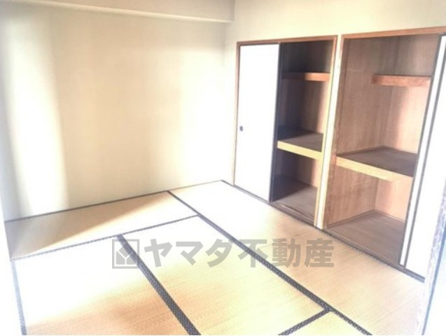 くずはパークハイツ　中古マンションの寝室|収納付きなので、片付いた空間を維持することができます。