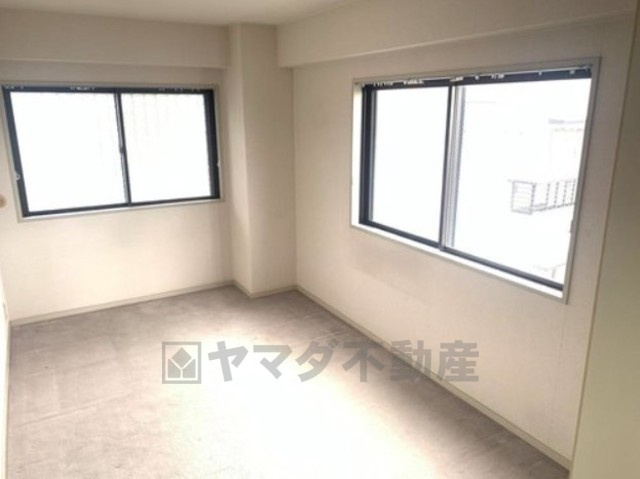 くずはパークハイツ　中古マンションの子供部屋|大きな窓からは明るい光が降り注ぎます。