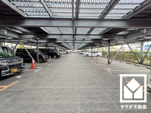 ライオンズマンション淀リバーサイドの駐車場