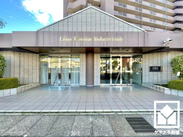 ライオンズマンション淀リバーサイドのエントランス