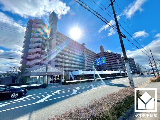 ライオンズマンション淀リバーサイドの外観
