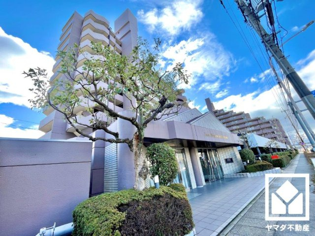 ライオンズマンション淀リバーサイドの外観|敷地内駐車場あり。空き状況はご確認ください