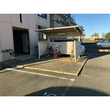 アークアムールⅠA棟の駐車場