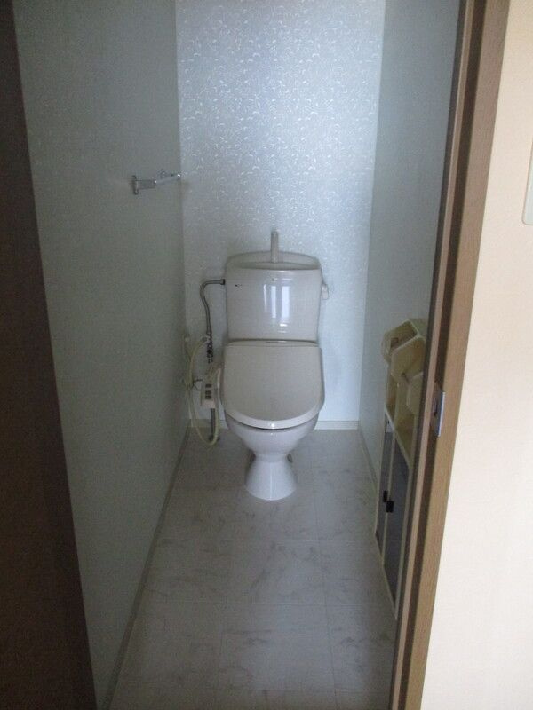 アークアムールⅠ Bのトイレ|快適な温水洗浄便座トイレです