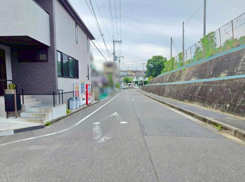 八幡市男山長沢　中古戸建の玄関