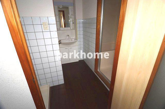 レジェンドIZUMIの洗面所|脱衣スペースもあります