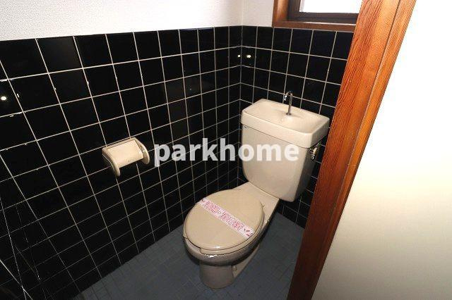 レジェンドIZUMIのトイレ|落ち着いた色調のトイレです