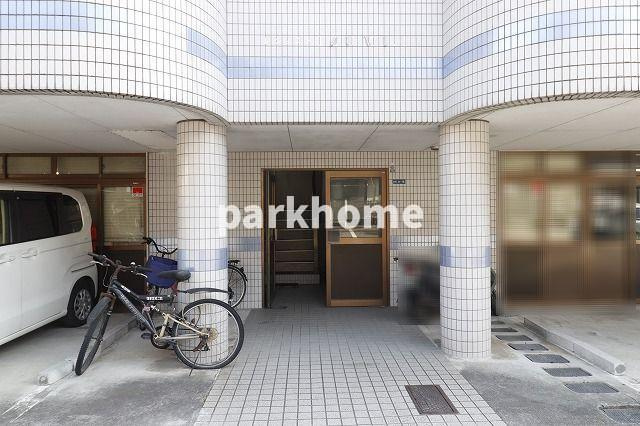 レジェンドIZUMIのエントランス|落ち着いたエントランスです