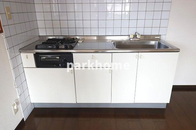 レジェンドIZUMIのキッチン|コンパクトなキッチンで掃除もラクラク