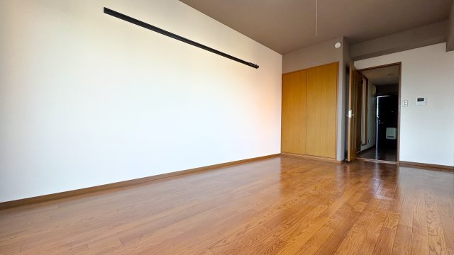 サンヒルズの洋室