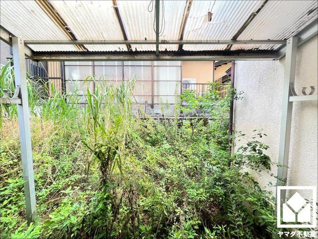 宇治市広野町尖山　中古戸建のバルコニー|広々バルコニーでお洗濯をたっぷりと干す事ができます。