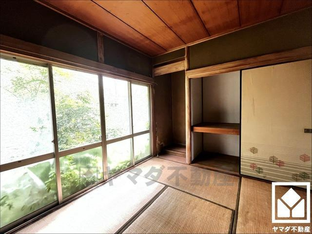 宇治市広野町尖山　中古戸建の寝室|収納付きのため片付いた部屋を維持することができます。