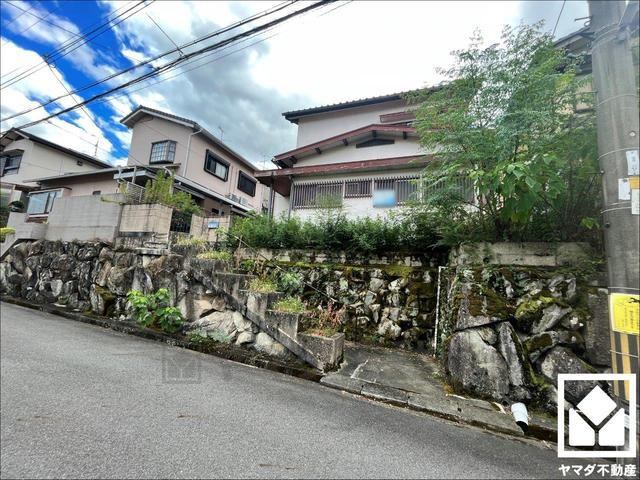 宇治市広野町尖山　中古戸建の外観|区画が整った閑静な住宅街