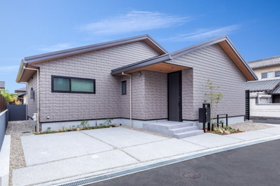 【外観】 | 倉敷市中庄　スキップフロアのある平屋☆彡新築建売住宅 | スタイリッシュな新築平屋