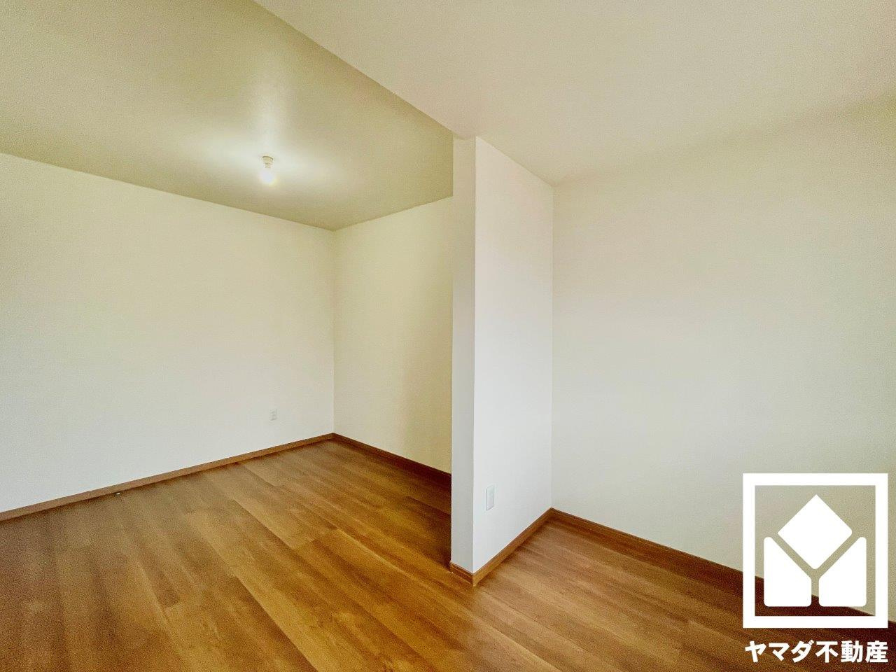 伏見区淀際目町　中古戸建の洋室