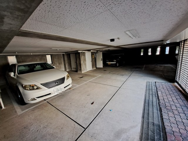 南甲子園ハイツの駐車場