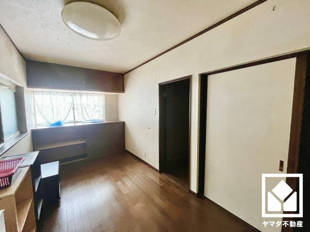 八幡市八幡隅田口　中古戸建の洋室