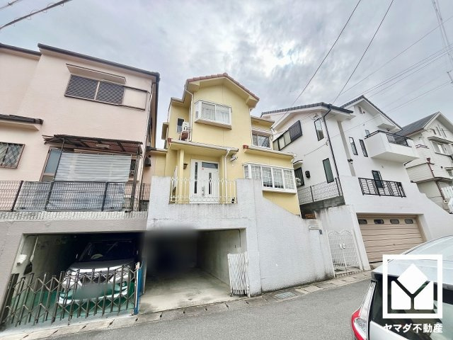 八幡市八幡隅田口　中古戸建の前面道路含む現地写真