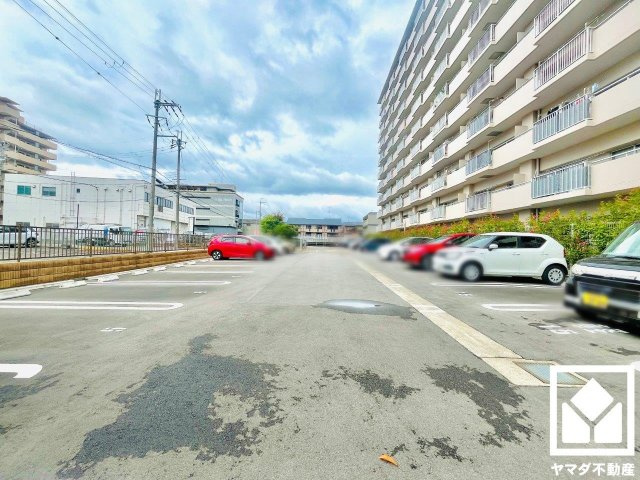 サンレスポアールの駐車場