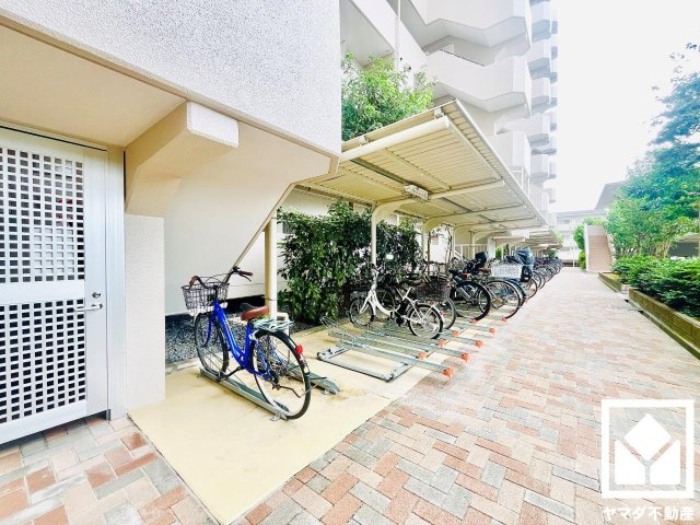 サンレスポアールの駐輪場