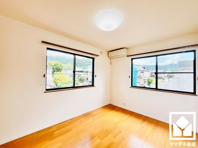 伏見区日野田頬町の洋室