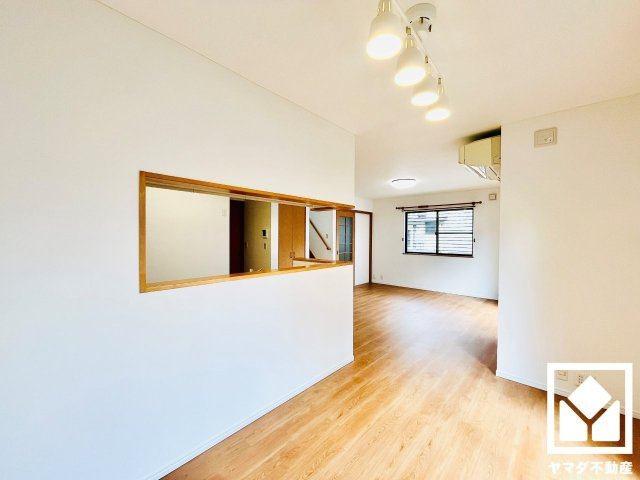 伏見区日野田頬町の居間・リビング