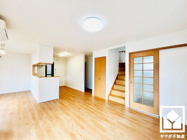 伏見区日野田頬町の居間・リビング