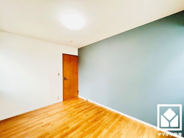 伏見区日野田頬町の洋室